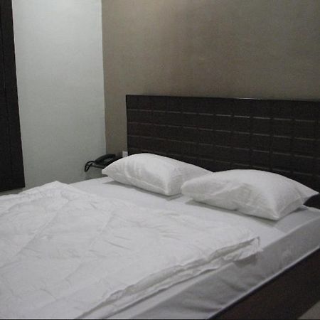 Hotel Confirm Inn Kota Kota  Extérieur photo